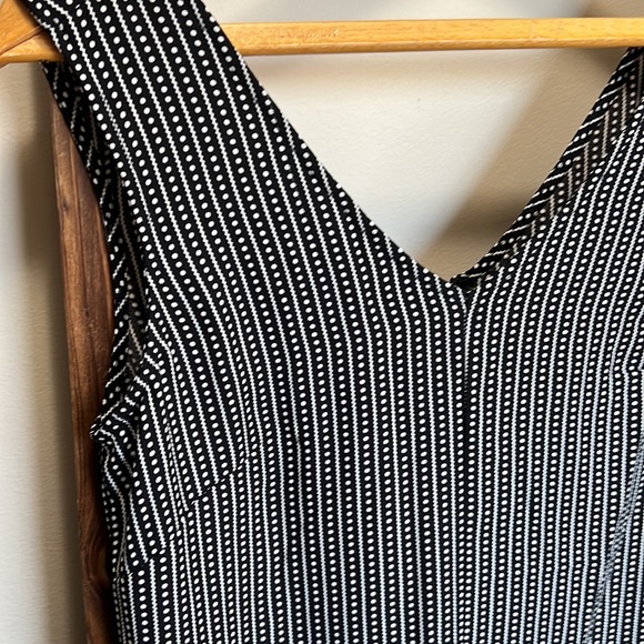 Max Studio Black/Cream V-Neck Jumpsuit. - Picture 4 of 10